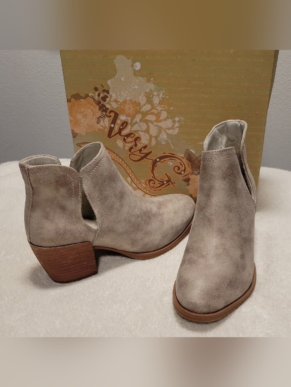 Very G Reagan Ankle Boots, NIB - Picture 1 of 10